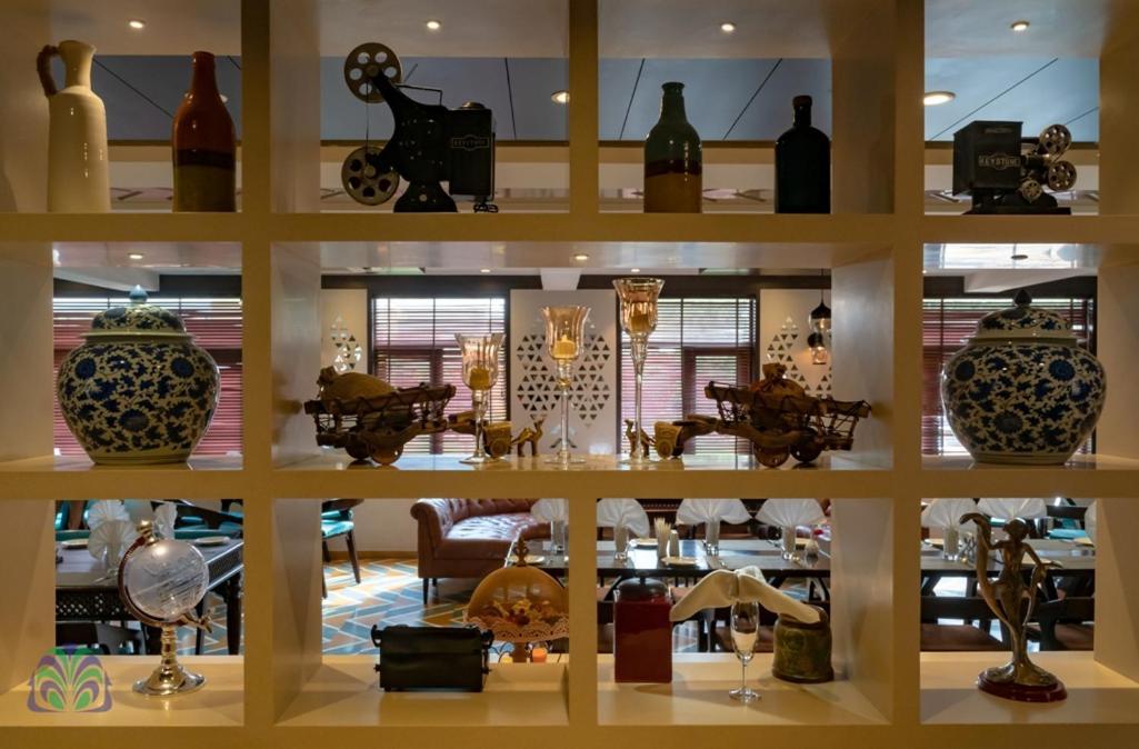 Hotel Basant Vihar Palace Биканер Екстериор снимка