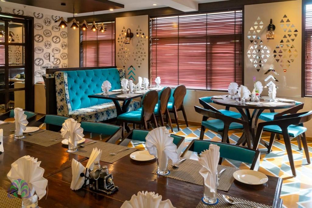 Hotel Basant Vihar Palace Биканер Екстериор снимка