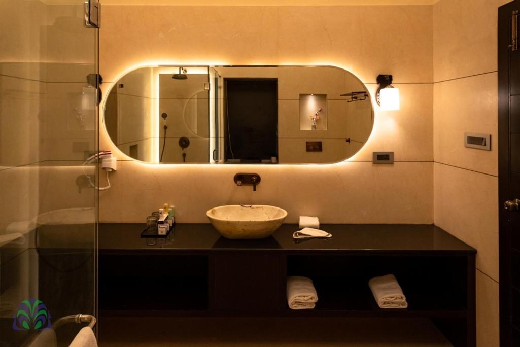 Hotel Basant Vihar Palace Биканер Екстериор снимка