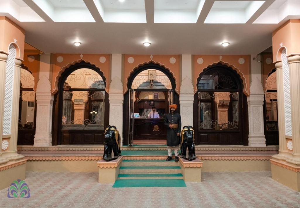 Hotel Basant Vihar Palace Биканер Екстериор снимка