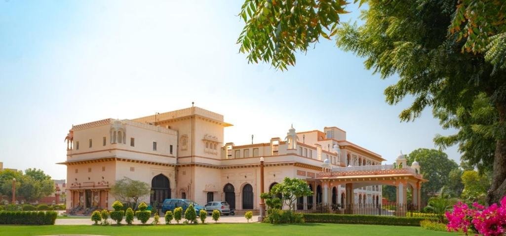Hotel Basant Vihar Palace Биканер Екстериор снимка