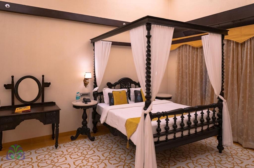 Hotel Basant Vihar Palace Биканер Екстериор снимка