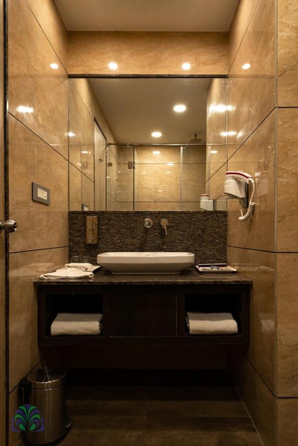 Hotel Basant Vihar Palace Биканер Екстериор снимка