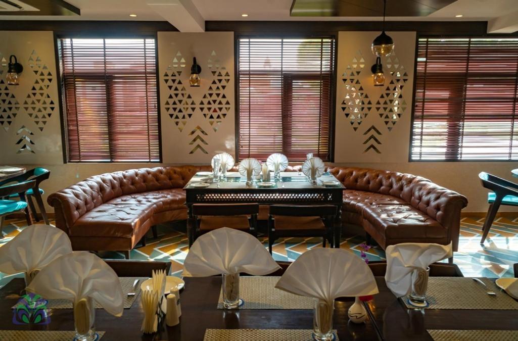 Hotel Basant Vihar Palace Биканер Екстериор снимка