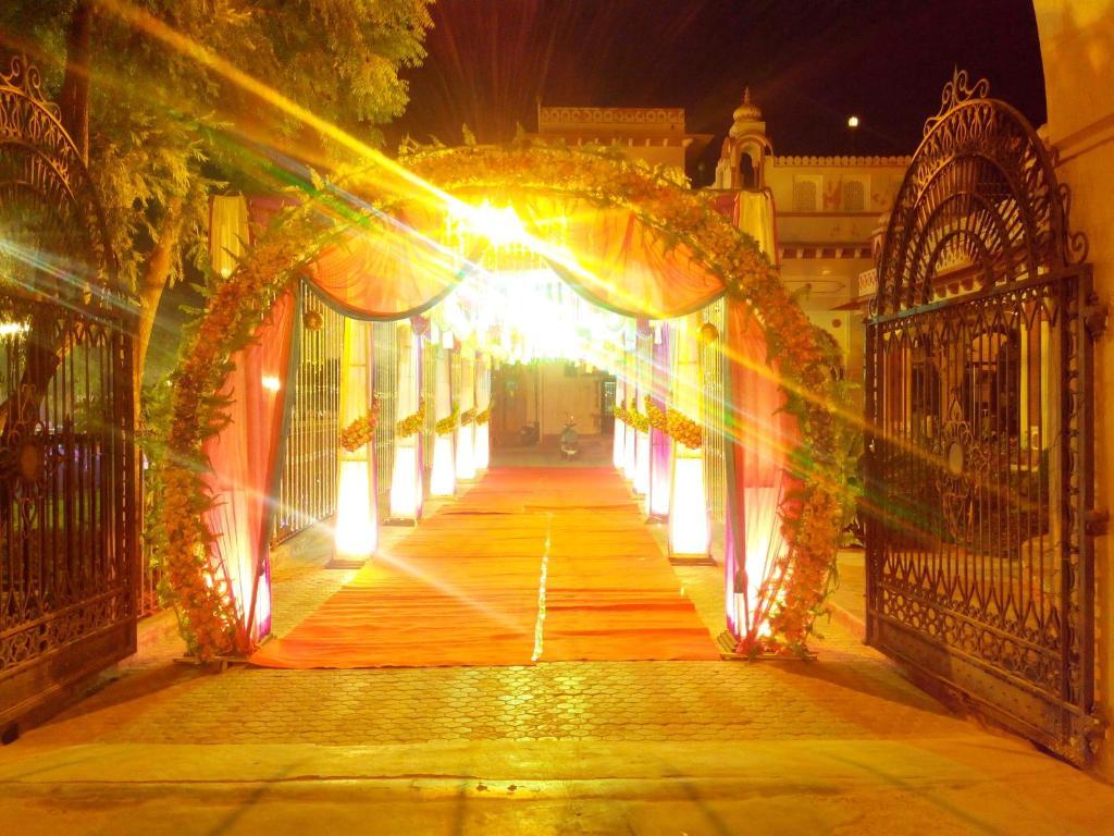 Hotel Basant Vihar Palace Биканер Екстериор снимка